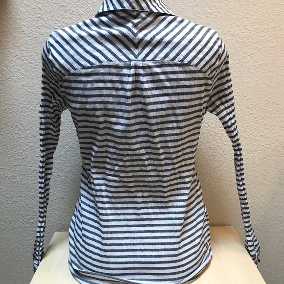 Mountain Hardwear Medium. Long Sleeve lightweight. Black & White Stripes - Picture 4 of 8